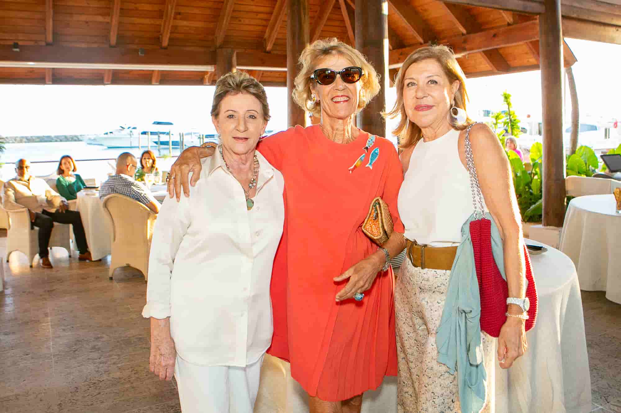 Julia Martinez, Fatima Renedo y Maria Mendez en Café de la Leche